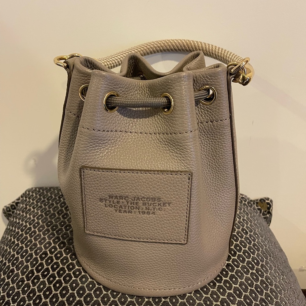 Marc Jacobs -The leather bucket bag - Picture 3 of 5